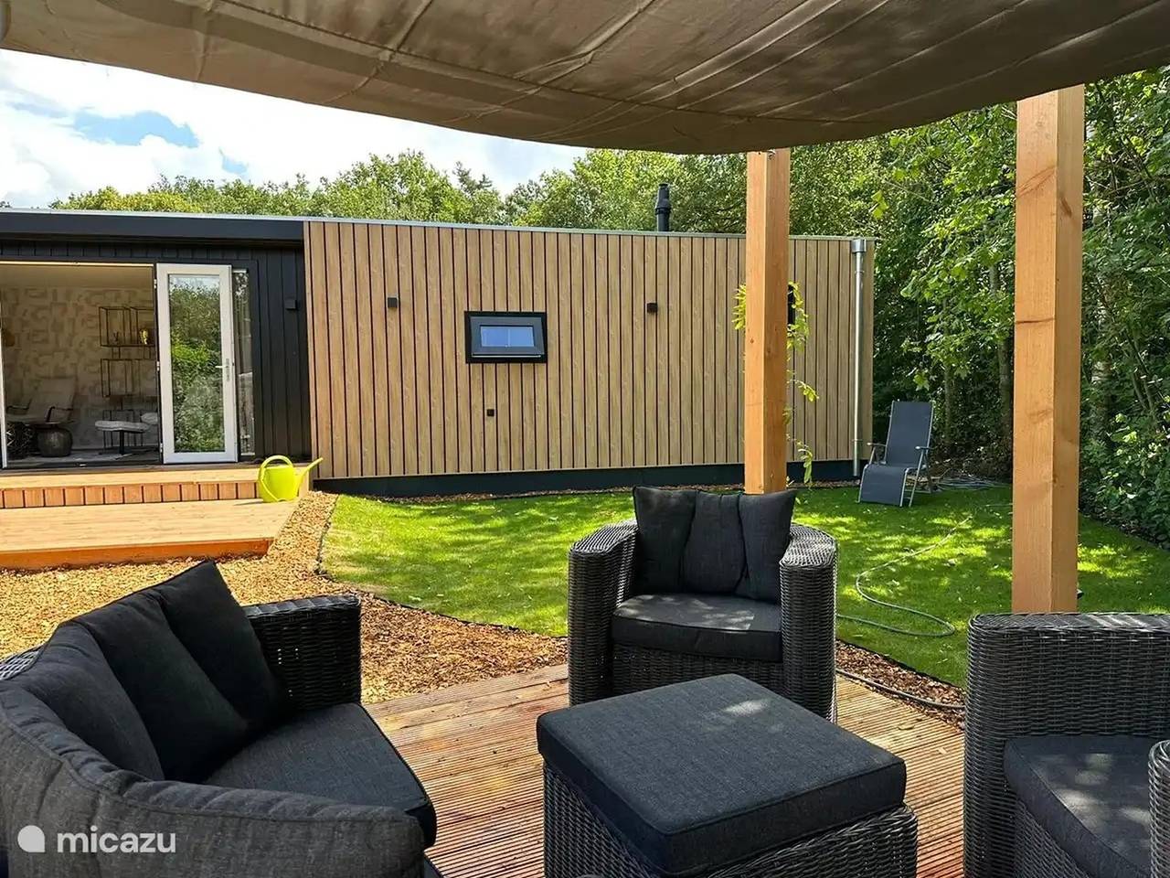 Chalet de Blauwe Regen met Zonneterras in Hardenberg, Regio Zwolle