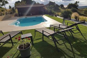 Gîte pour 4 personnes, avec terrasse ainsi que jardin et piscine à Durfort-Lacapelette