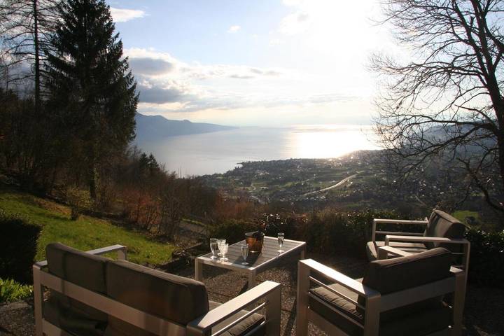 Ferienhaus für 5 Personen, mit Balkon und Whirlpool sowie Terrasse und Seeblick in Montreux - 3