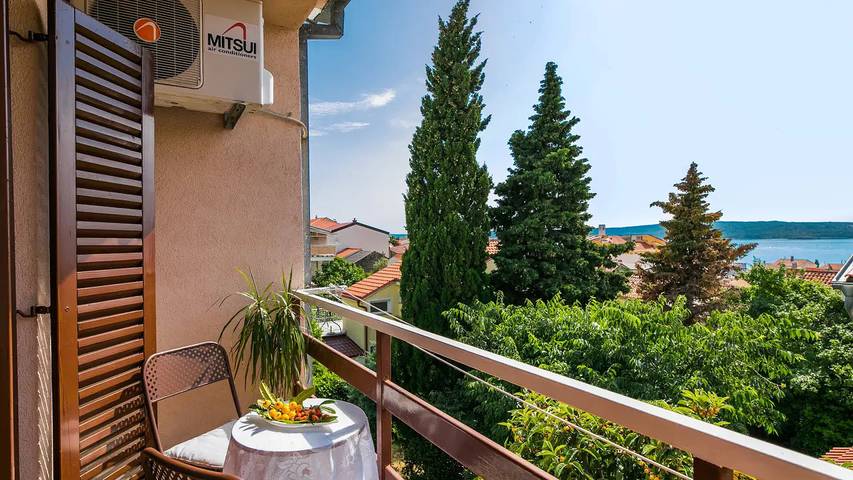 Ferienwohnung für 3 Personen, mit Balkon und Terrasse in Selce - 2