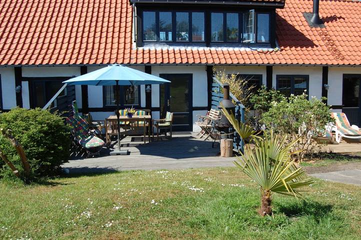 Ferielejlighed for 4 personer, med terrasse i Sandvig