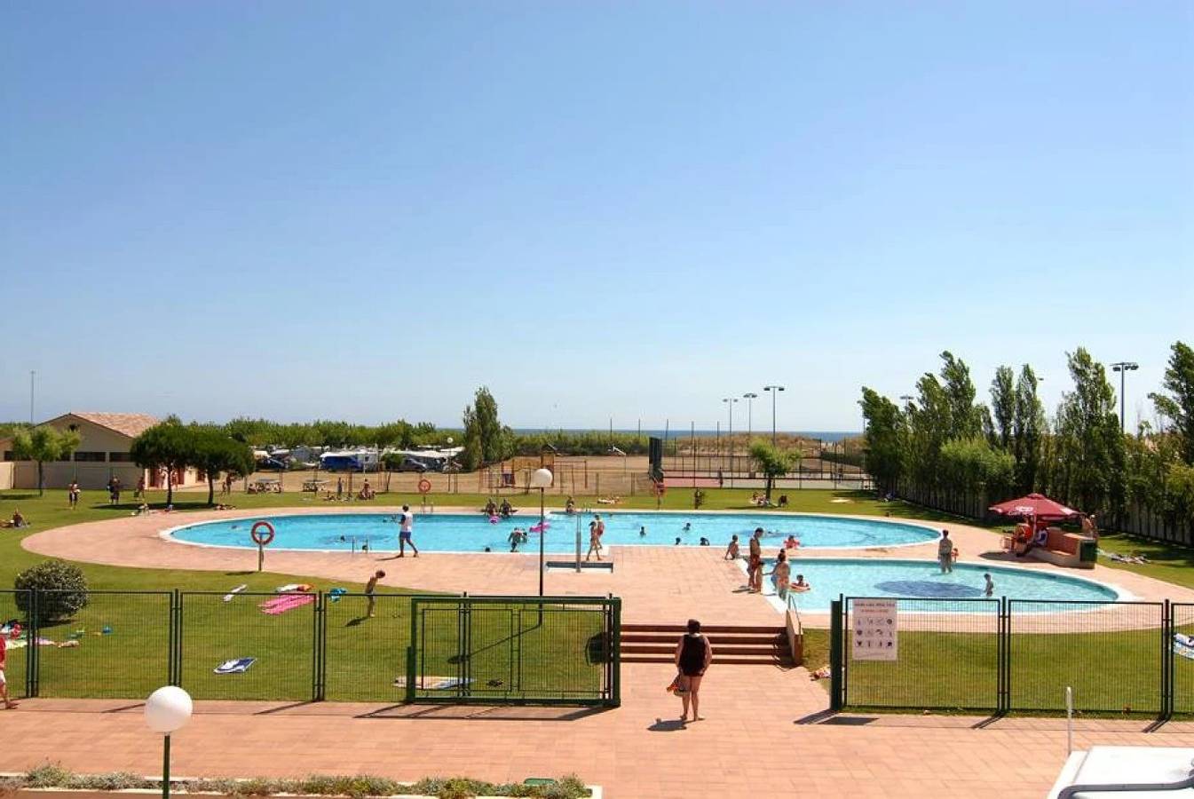 Zecamping 4* 100m plage piscine animations locatif Tv Lv clim 50m2 in Pals, Costa Brava