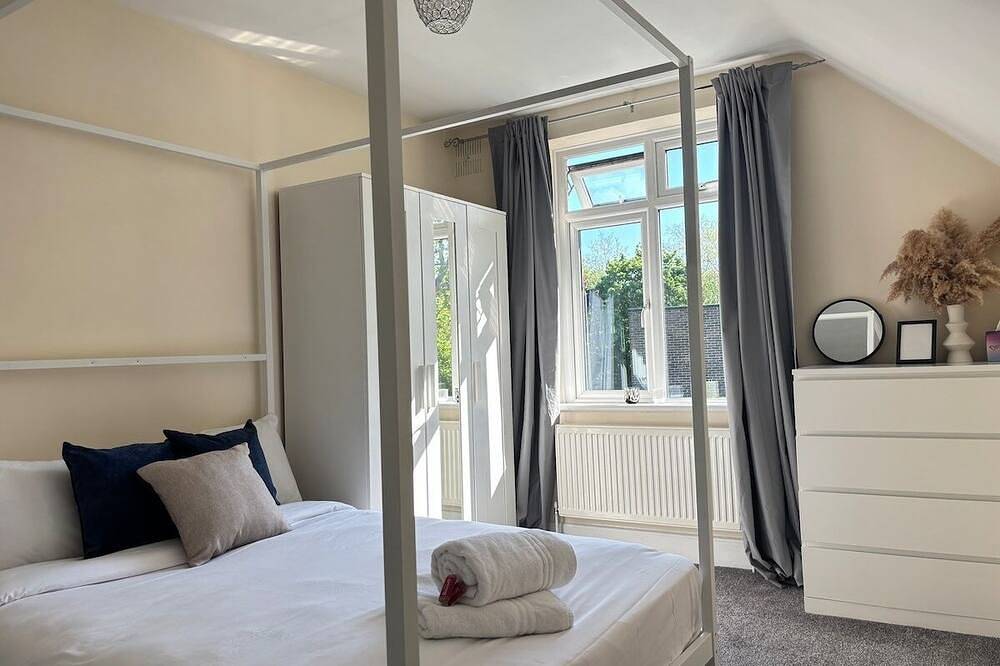 3Br Home Away From Home • Free Parking • Near Lgw Airport in Crawley, Sussex de l'Ouest