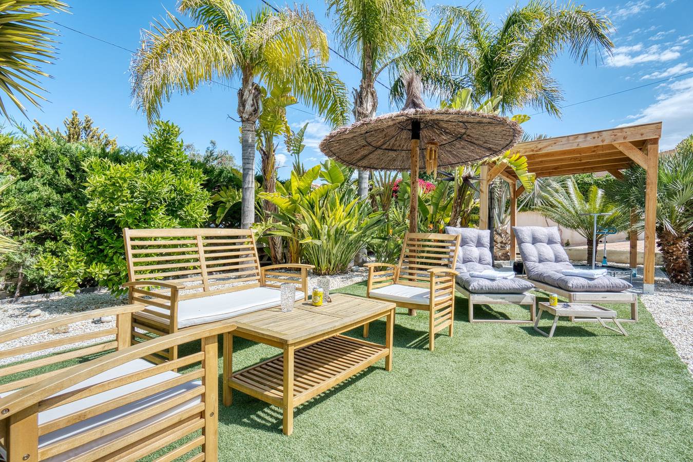 Entire apartment, Apartment 'Carpe Diem' with Shared Pool, Wi-Fi and Air Conditioning in Busot, Costa Blanca