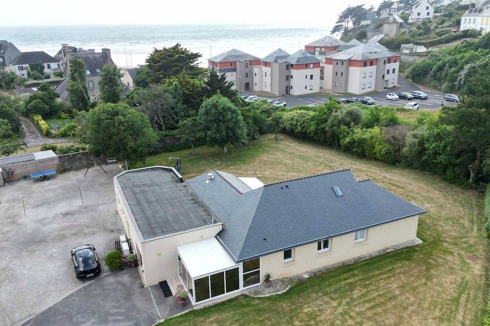 Brittany house 12 people interior swimming pool edge of sea in Saint-Nic, Iroise