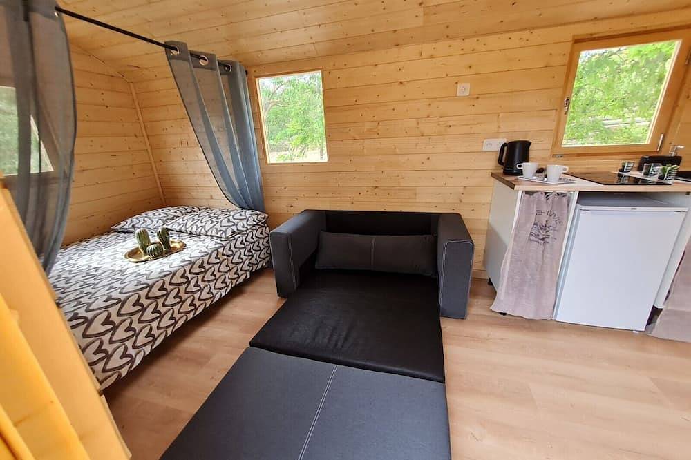 Roulotte en Bois in Martigues, Istres region