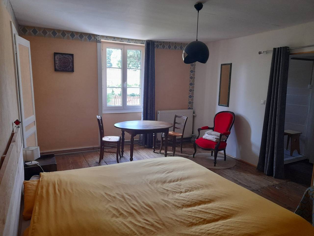 A vol d'oiseau - Chambre La jaune in Villers-Farlay, Jura