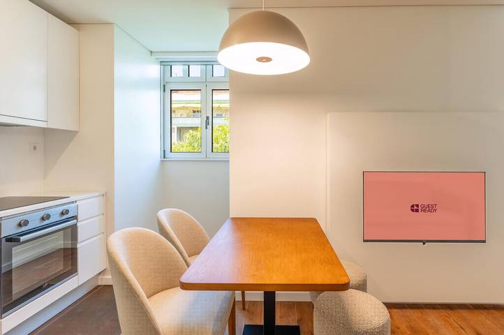 Ganze Wohnung, Ferienwohnung für 4 Personen mit Balkon in Avenidas Novas, Costa de Lisboa