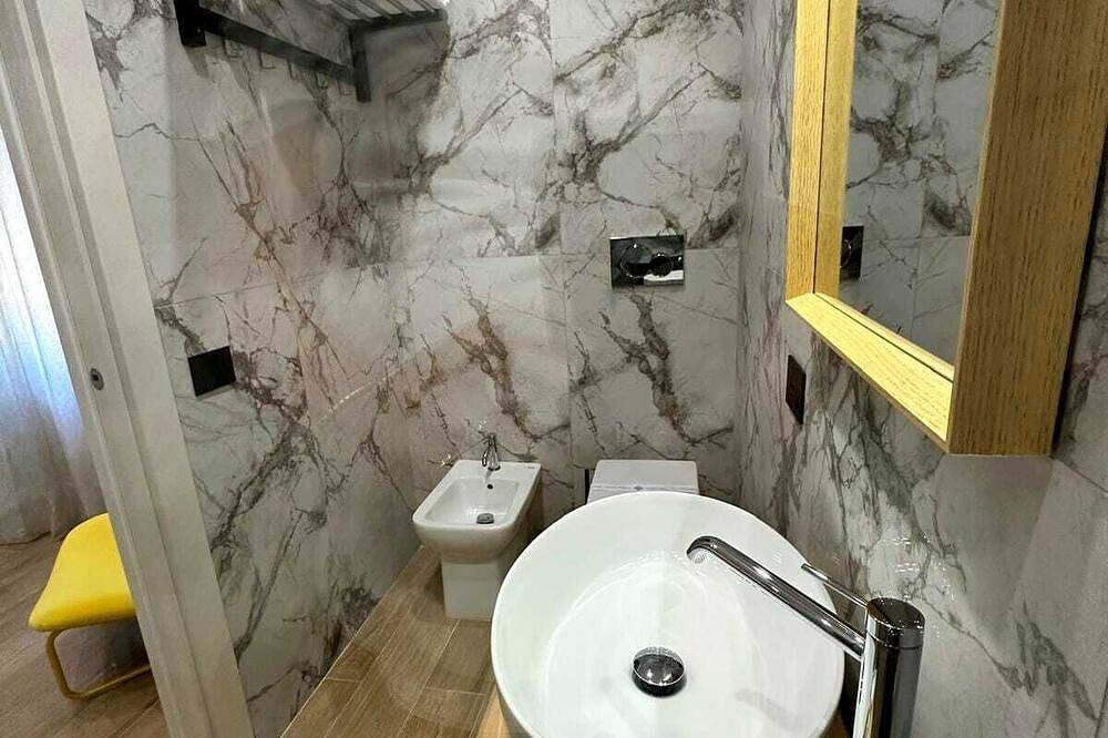 Entire apartment, Silvana Guest House - Ischia - 2 steps from Naples airport. in Naples, Naples Province