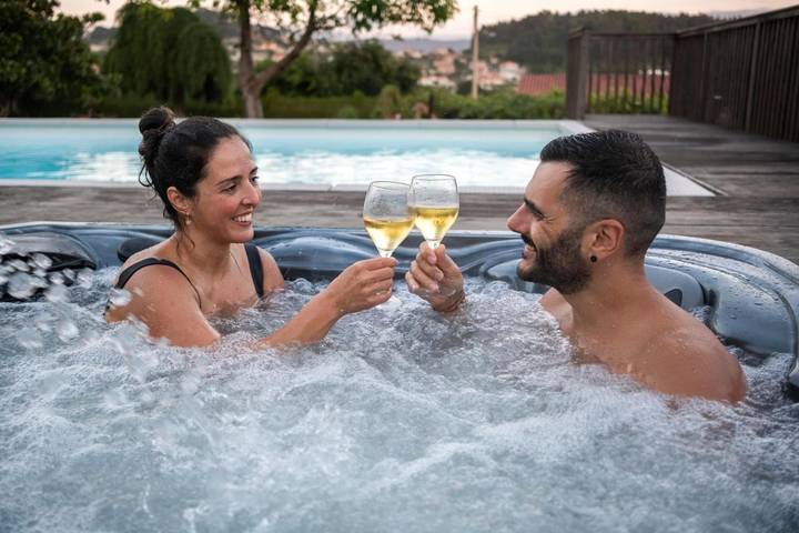 Casa rural para 4 personas, con Jacuzzi y Terraza además de Jardín y Piscina en Provincia de Pontevedra