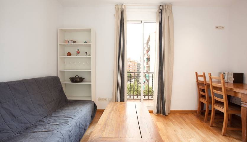 Vacation rental for 4 people, with balcony in Barcelona