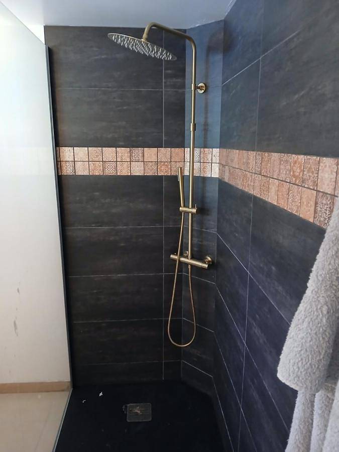 Appartement de vacances entier, Double Room with Private Bathroom in Thoiry, Yvelines