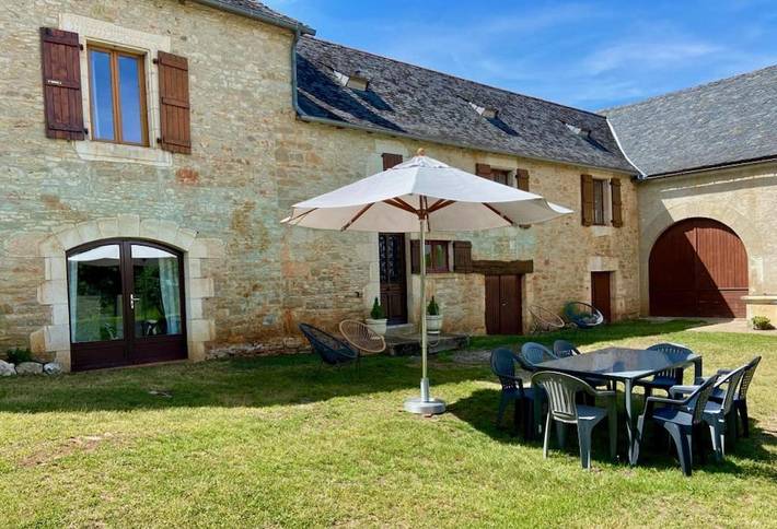 Location de vacances pour 9 personnes, avec jardin et piscine à Nadaillac - 3