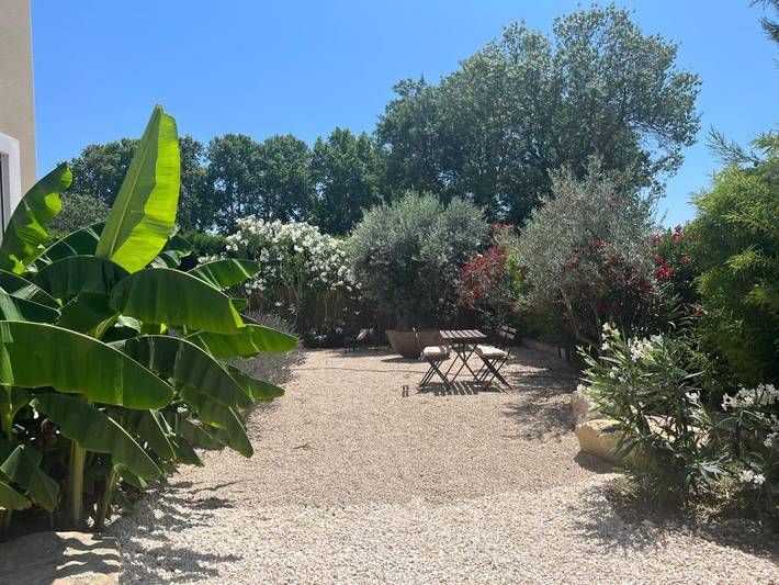 Location de vacances pour 6 personnes, avec piscine et jardin à Saint-Étienne-du-Grès - 2