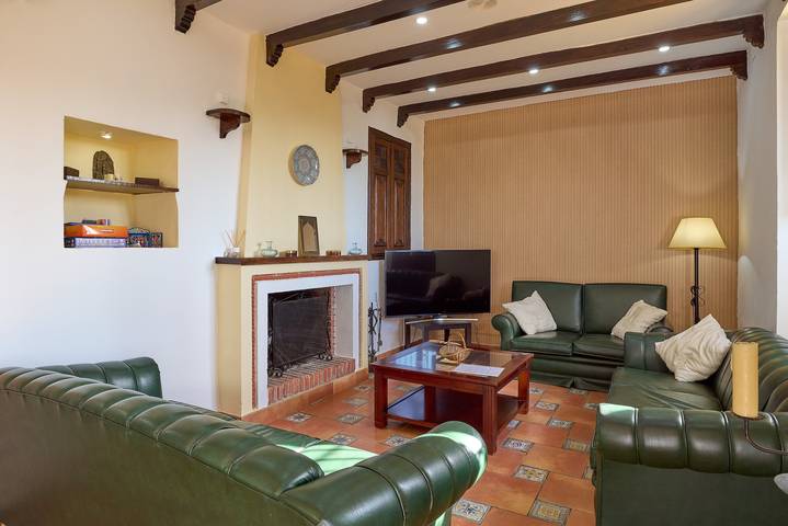 Country House 'Holiday House Dehesa Del Colmenar' with Mountain View, Wi-Fi and Air Conditioning in Cabra, Sierras Subbéticas