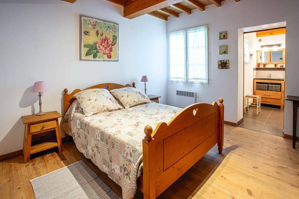 Villa Sur L'ile by Villa Plus in Roquemaure, Nimes region