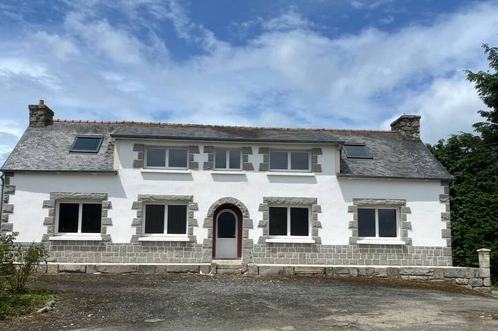 Location de vacances pour 8 personnes, avec terrasse et jardin à Kerien