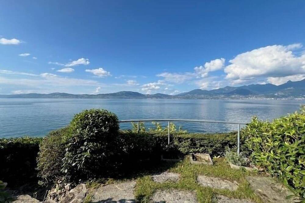 Apartamento entero, The studio is ideally located on the shores of Lake Geneva, in Saint-Gingolph. A unique location, wi in Saint-Gingolph, Lago Lemán