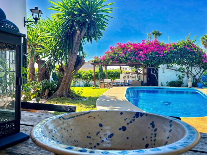 Villa for 9 people, with terrace and garden in Estepona