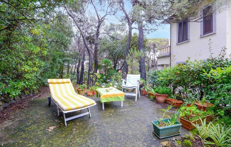 Gemütliche Ferienwohnung mit WLAN, Terrasse und Garten – 700 m vom Strand Cala del Leone entfernt in Quercianella, Livorno