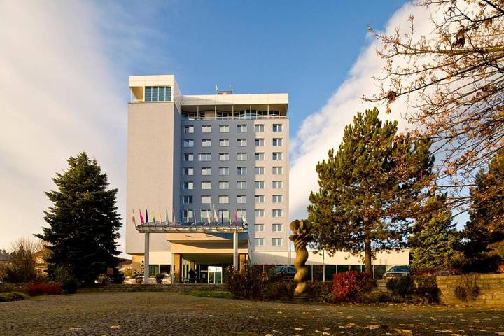 Hotel dla 4 osób, z Jacuzzi i Taras oraz Ogród i Basen w Ołomuniec