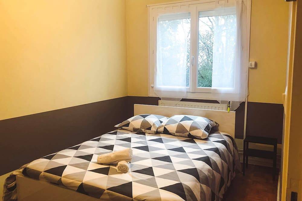 Entire apartment, Large apartment in Lormont near Bordeaux center in Lormont, Bordeaux region