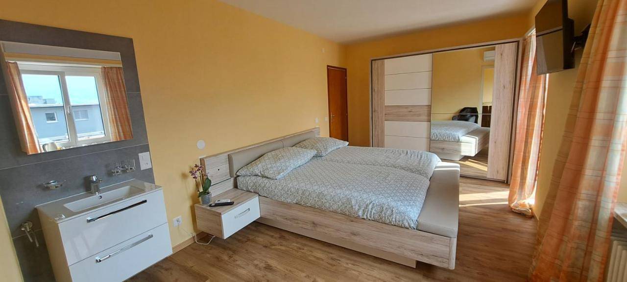 Standard Single Room with Shared Bathroom in Gordola, Tessiner Alpen