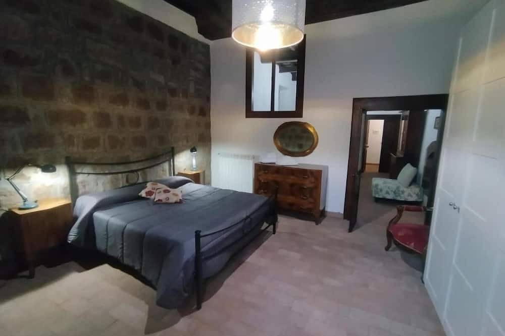 Entire apartment, Intero appartamento nel cuore del centro storico colazione inclusa in Viterbo, Viterbo Province