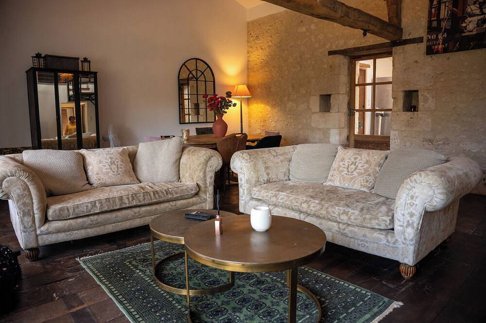 Superb Gîte, gateway to Aubeterre, crossroads of the Périgord Vert, Charente, Dordogne in Saint-Romain, Charente