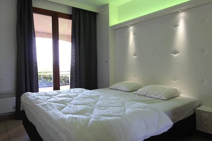 Location de vacances pour 8 personnes, avec jacuzzi et piscine dans Plage d'Aiguebelle - 2