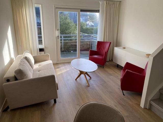 Vakantieappartement voor 4 personen, with sauna and terras as well as uitzicht and zwembad in Hollum