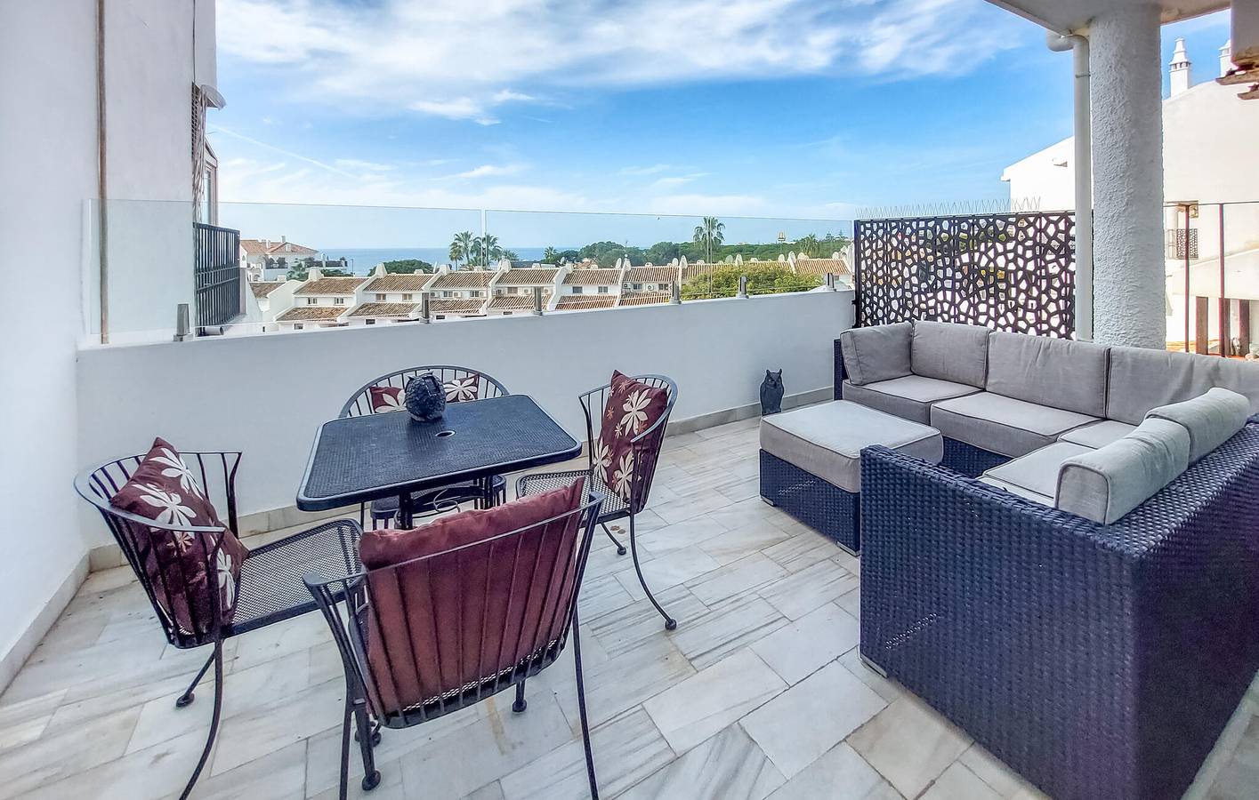 Apartamento vacacional entero, Apartamento con vistas al mar, aire acondicionado, aparcamiento, terraza, piscina e Internet in Urbanizacion Calahonda, Mijas