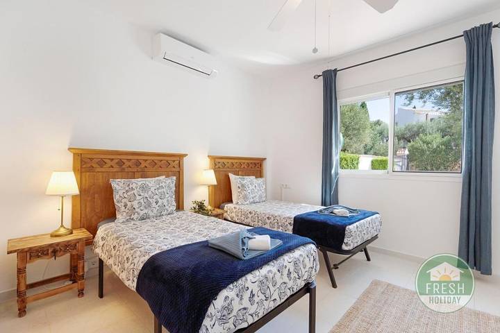 Casa rural para 6 personas, con piscina además de jardín y vistas en Alcaucín - 4