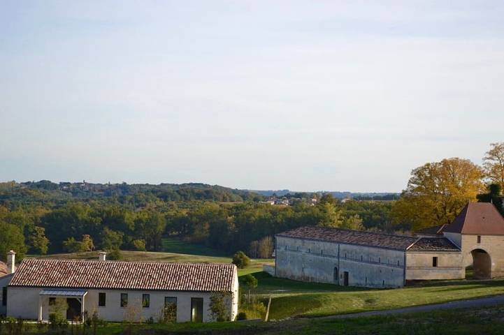 Gîte pour 8 personnes, avec jardin et terrasse dans Domaine Golfique Du Grand St Emilionnais
