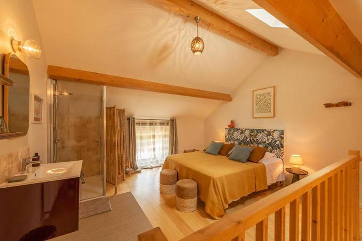 Chambre d’hôte pour 2 personnes, avec Terrasse et Jardin ainsi que Piscine et Vue