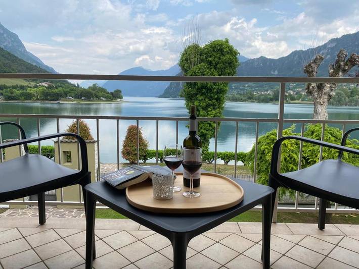 Ferienwohnung für 4 Personen, mit Garten und Seeblick sowie Ausblick und Pool