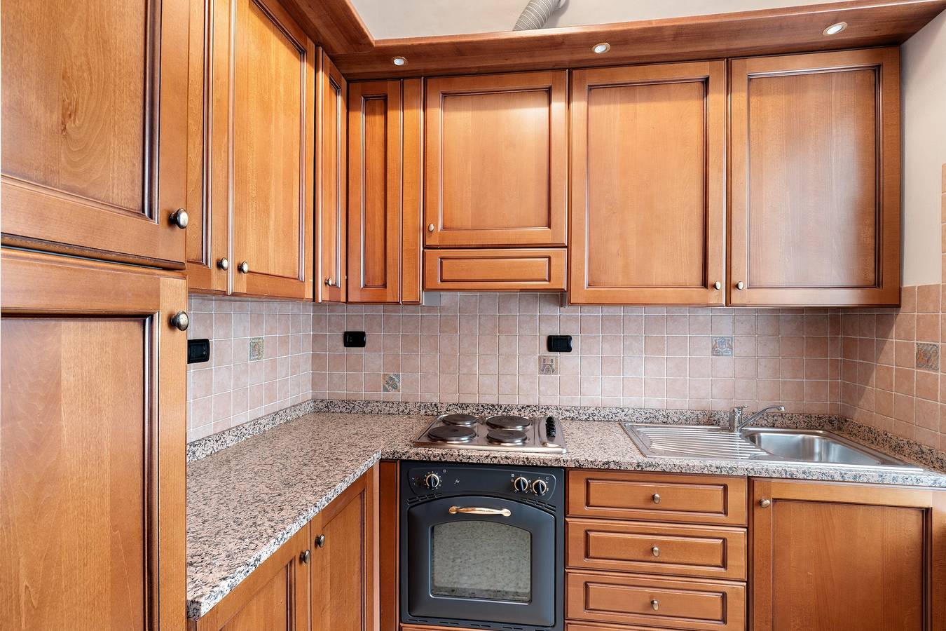 Ganze Wohnung, Apartment 'Cian' mit Bergblick, gemeinsamer Terrasse und Wlan in Montegrazie, Imperia