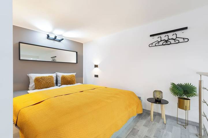 Ganze Wohnung, ⭐3in1 Modern Design - 3 Apartment Together ❤️Airco 5BEDROOMs 4BATHs 9BEDs in Budapest, Danube-Ipoly National Park