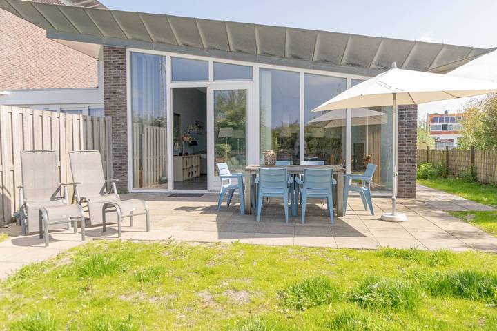 Glamping voor 8 personen, met terras en tuin in Callantsoog