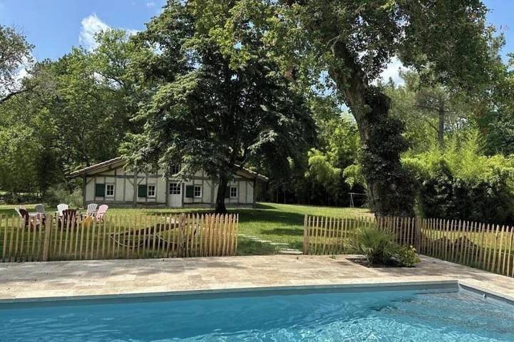 Location de vacances pour 10 personnes, avec piscine dans Sabres