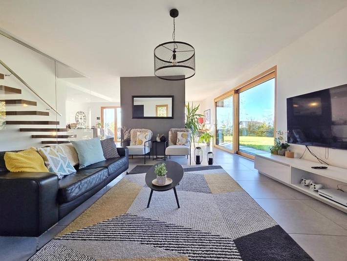 Location de vacances pour 7 personnes, avec piscine et vue ainsi que vue sur le lac et jardin à Blonay - 3