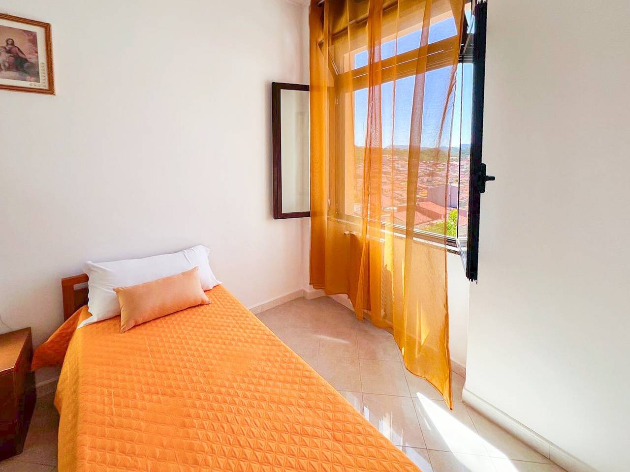 Camera singola con bagno privato in Gonnesa, Iglesiente