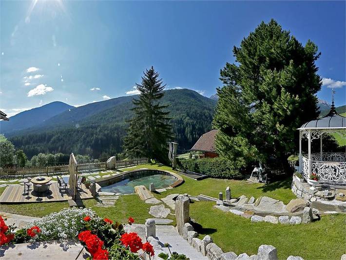 Hel lejlighed, Apartment Piz da Peres - Geiselsberg with Mountain View, Pool, Sauna, Wi-Fi & Garden in Olang, Dolomiti Superski