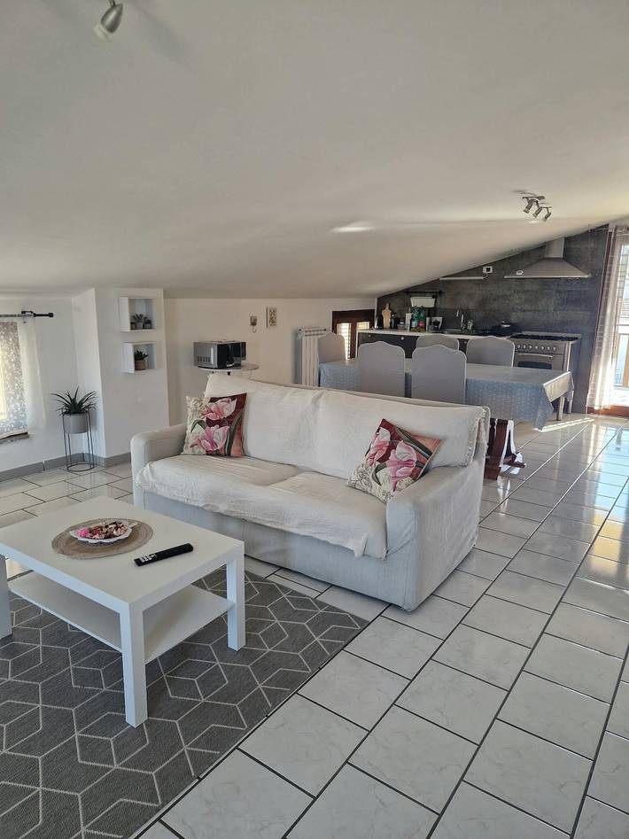 Apartment 'Tra Mare e Monti' with Wi-Fi and Air Conditioning
