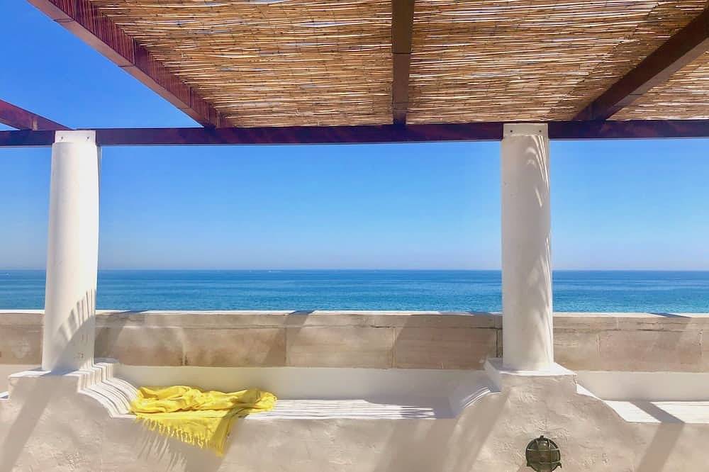 Appartamento intero, Exclusive and charming roof terrace apartment just 20 m from the sea in Marina di Ostuni, Salento