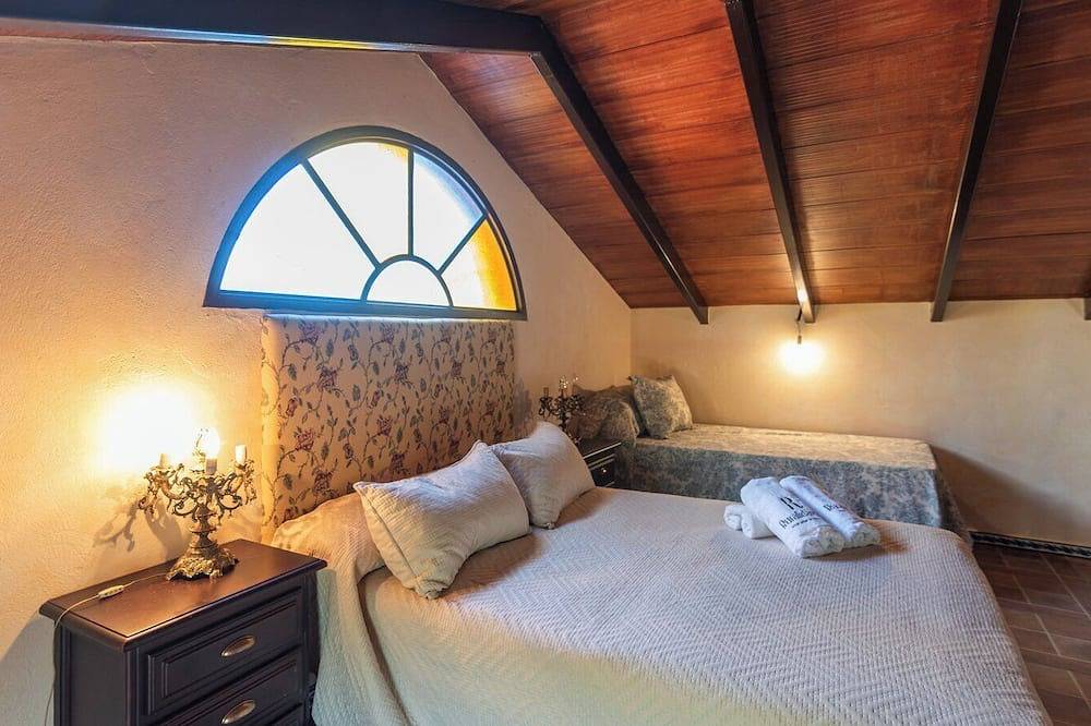 Casa Rural Las Colmenillas Villamartín by Ruralidays in Villamartín, Pueblos Blancos