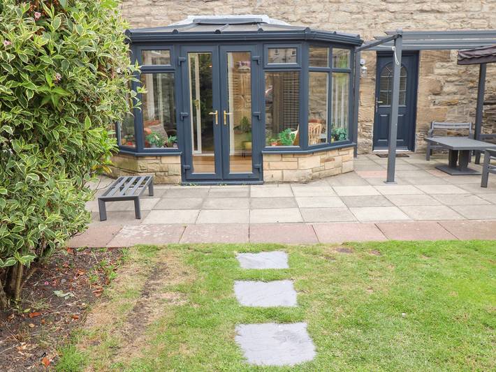 Log cabin for 8 people, with garden, with pets in Seahouses