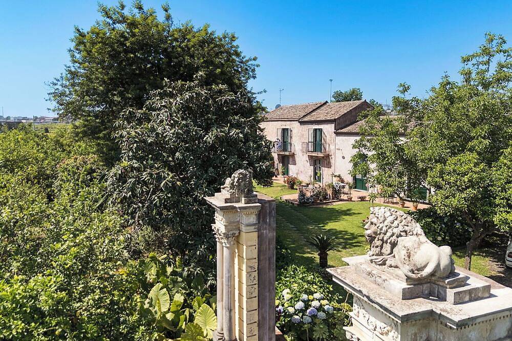 Charmante Villa mit Pool, Garten und Aussicht in Giarre, Catania Provinz