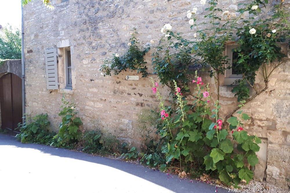 La Maison De Pierre - Confortable  Maison De Charme Du Xveme Siecle in Flavigny-sur-Ozerain, Région de Montbard