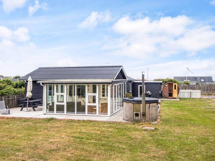 Ferienhaus für 6 Personen, mit Whirlpool und Terrasse sowie Garten und Sauna in Thorsminde - 3